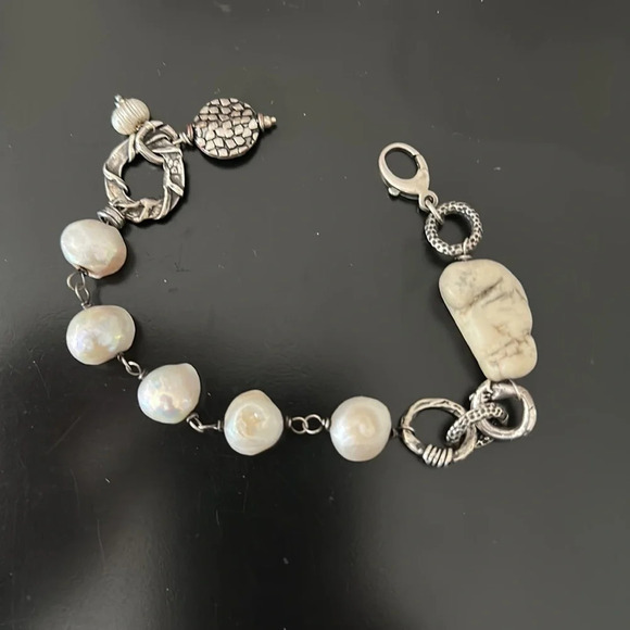 Gorgeous Handmade Freshwater Pearl, Stone & Silver Bracelet, like new - Picture 3 of 3